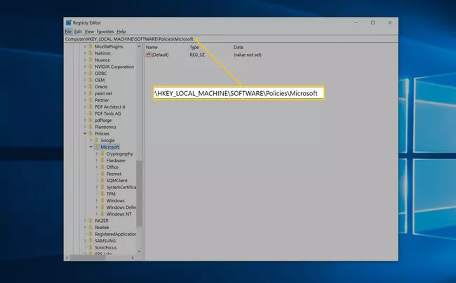 HKEY_LOCAL_MACHINESOFTWAREPoliciesMicrosoft en el Editor del Registro para Windows